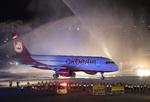 Det sidste fly fra Air Berlin i rutedrift landede fredag i sidste uge i Berlins Tegel lufthavn. Det blev modtaget af en kaskade af vand fra lufthavnens brandbiler. 
