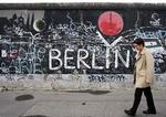 Resterne af Muren, der delte Berlin i to, er bevaret og er en stor turistattraktion. Hvad hedder stedet her? Tjek det i quizzen.  