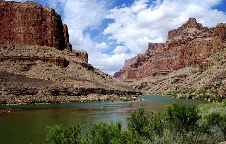 En svævebane kune have gjort turen ned i Grand Canyon lettere. Men projektet er stemt ned af det lokale stammeråd.  