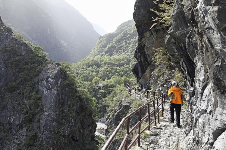 Der er flere nemme stier i Taroko-kløften, hvor de fleste kan være med, mens enkelte kræver god fysik. Alle har smuk udsigt. 