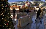 Julemarkeder er populære både blandt lokale og turister i Tyskland, men for knap et år siden blev 12 dræbt i et angreb på et julemarked i Berlin. I år er sikkerheden højnet blandt andet med betonpiller. 