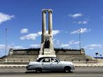 Mod vest fra Hotel National de Cuba ses monumentet til minde om ofrene for eksplosionen om bord på det amerikanske krigsskib ’USS Maine’ i 1898, som blev indledningen til Den Spansk-amerikanske Krig.  