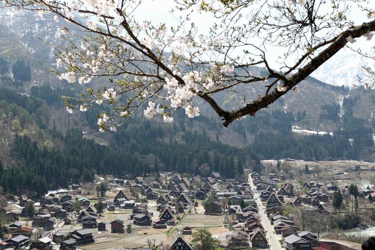 I Shokawa-dalen kan du gå på opdagelse i små landsbyer, der stadig fremstår som for 400 år siden.  