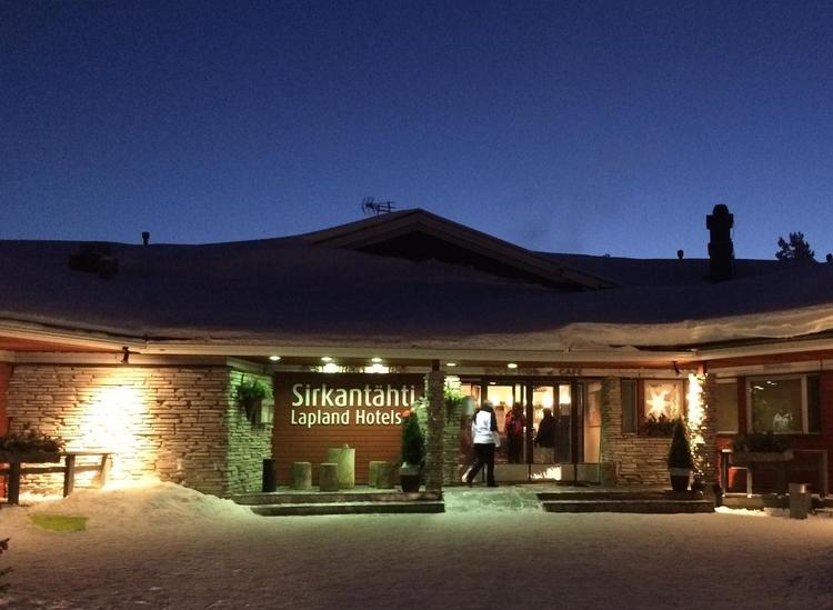 Lapland Hotel Sirkantähti ligger i gåafstand til det meste i den lille finske by Levi – også til hovedliften, som ligger cirka fem minutter væk. 