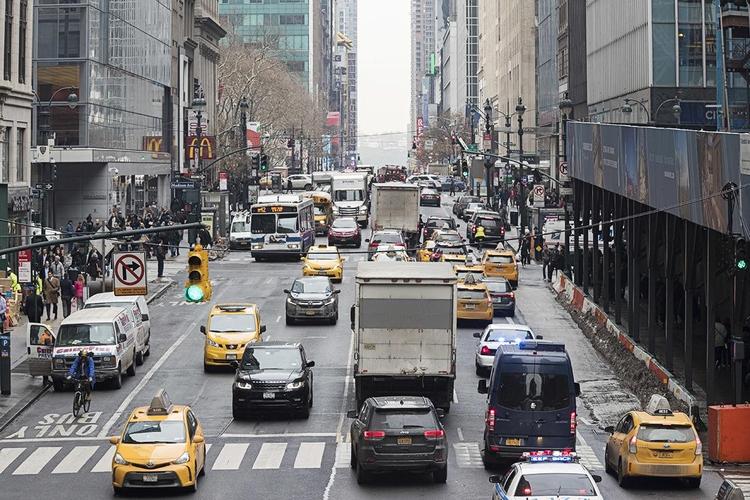 Bemærk cyklisten nede i venstre hjørne. Nu vil New York etablere bedre cykelstier. 
