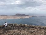 På Lanzarote har du første parket til udsigten over Atlanterhavet. Søg derefter væk fra kysten og nyd de lokale delikatesser.  Emilie Kleding Rasmussen 