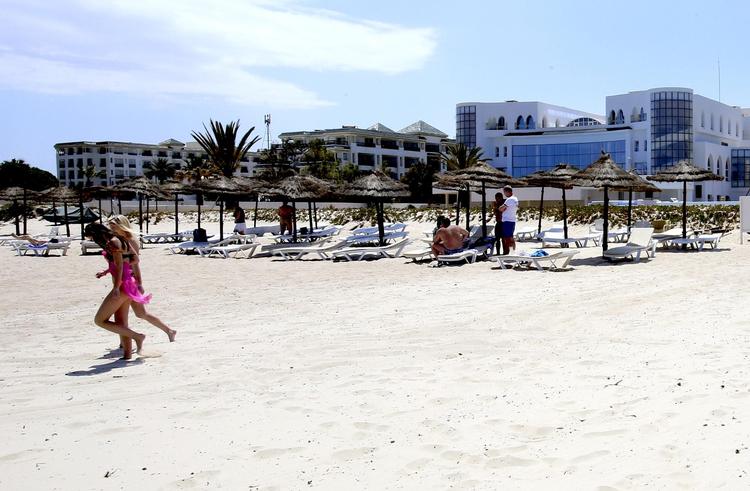 Turisterne holdt op med at rejse til Tunesien, efter et terrorangreb ramte badebyen Port El Kantaoui 26. juni 2015. 38 blev dræbt, hoved-sageligt britiske turister. Sami Boukef/AP