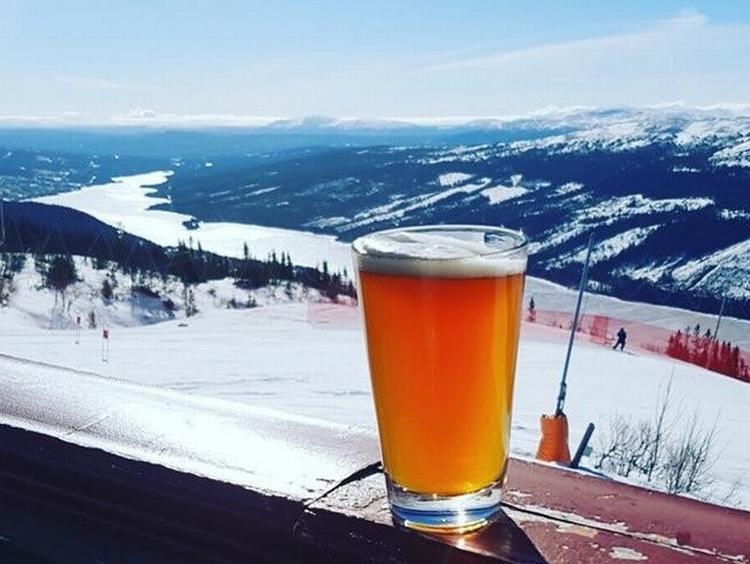 Svartbergets Fjällbryggeri sælger som regel mest øl i marts og april, når solen kommer frem og dagene bliver længere i Nordsverige. Pr