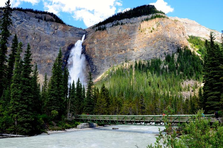 Vandfaldet Takakkaw Falls i Yoho Nationalpark i canadiske British Colombia falder 254 meter Anette Lillevang Kristiansen