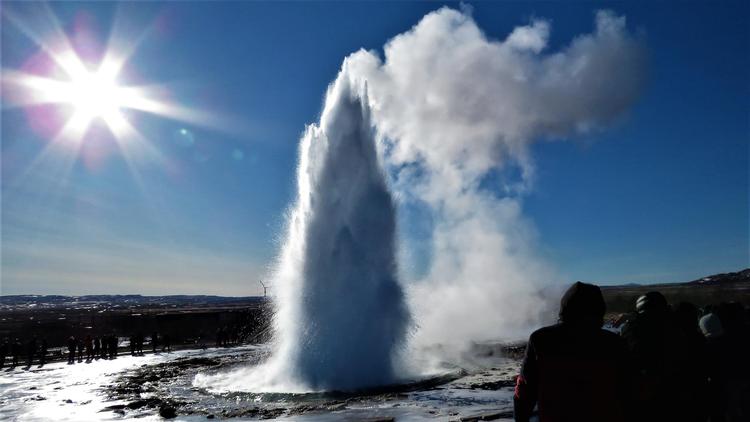 Ugens vinderbillede er fra Island, hvor Strokkur-gejseren sprøjter vand 30 meter op i luften hvert 8. minut døgnet rundt. Karen Skovvang