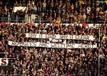 Fodboldfans med politiske budskaber og som bruger stadion som kampplads er langt fra noget nyt i Tyskland. Her er St. Paulived at manifestere et budskab til fordel for de titusinder af flygtninge, der kom til Tyskland i 2015. 