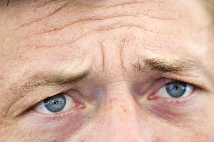 Jon Dahl Tomasson kan godt huske fornemmelsen af mæthed fra 2002, da landsholdet var tilfreds med at gå videre fra den indledende gruppe. Denne gang er det kun et delmål, der er nået, forsikrer han.  