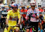 Magnus Cort Magnus Cort blev en regulær folkehelt under Tour de France 2022, hvor han kørte i den prikkede bjergtrøje, da Touren var i Danmark.  Her joker han med Wout van Aert.  Foto: Gonzalo Fuentes/Reuters/Ritzau Scanpix