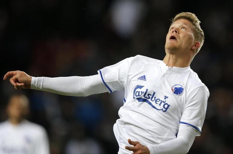 Det lignede en lang vinterpause med behandling af en alvorlig skade, da Andreas Cornelius udgik i Aalborg midt i november, men i aften er han i aktion i Belgien. 
