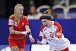 Med fredagens 33-29-sejr over Tjekkiet gik Maria Fisker og Danmark videre til mellemrunden med 4 point. 
