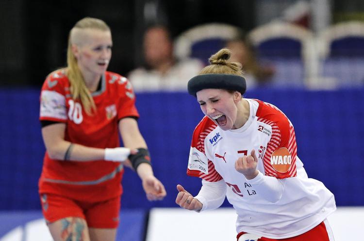 Med fredagens 33-29-sejr over Tjekkiet gik Maria Fisker og Danmark videre til mellemrunden med 4 point. 