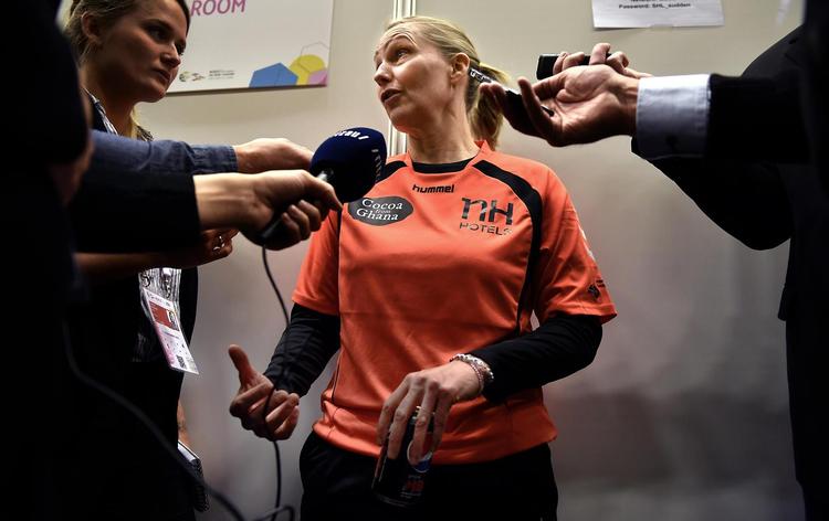 Helle Thomsen har et nært kendskab til de danske spillere, men det mener hun ikke bliver nogen fordel. 