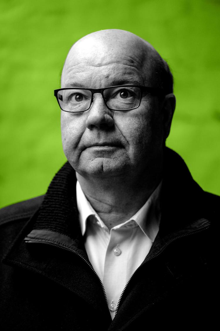 DBU-formand Jesper Møller er glad for, at historier om fodboldens økonomiske skyggesider er kommet frem. Nu kan tingene diskuteres frit, mener han. Koloreret foto: Miriam Dalsgaard 