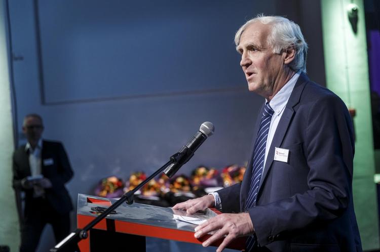 Danske idrætsledere skal ikke længere se passivt til, når de er vidner til urent trav i international idrætspolitik. »Vi skal skubbe tingene i en bedre retning, mener Niels Nygaard. 