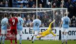Andreas Cornelius brændte et straffespark før pausen. 