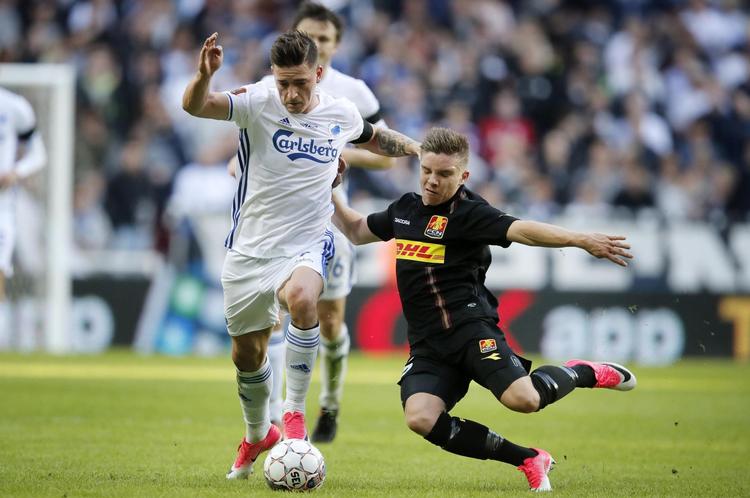Benjamin Verbic (tv.) scorede sit første mål i år mod FC Nordsjælland og Mads Pedersen. 