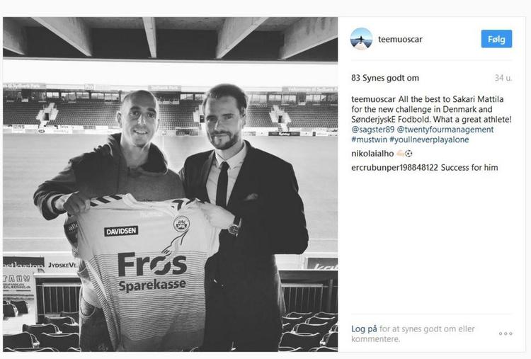 Efter skiftet til SønderjyskE poserede finske Sakari Mattila med sin agent, Teemu Turunen, på fodboldstadionet i Haderslev. Foto: Screendump fra Instagram 