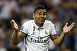 Real Madrids defensive skraldemand Casemiro er god til at anlægge en uskyldig mine, når han – ofte ret brutalt – begår frispark for at stoppe modstanderne. 