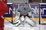 Det er fedt at spille ishockey i Nordamerika, men det kan også lede karrieren på vildspor, advarer landsholdets målmand Sebastian Dahm. Det har han oplevet på egen krop. 