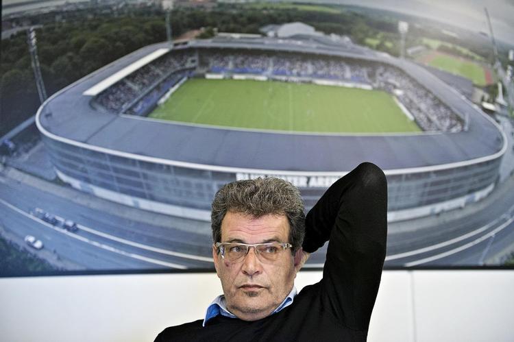 Esbjerg har givet sportsdirektør Ted van Leeuwen frie hænder til at genopbygge den skrantende klub. 