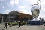 Mens mange udenlandske fans og medier finder Cardiff for lille til at huse en Champions League-finale, er de lokale lykkelige for at byde fodboldens verdensstjerner velkommen til byen. 