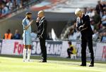 Både Manchester Citys manager, Pep Guardiola (i midten), og Arsenals, Arséne Wenger (th.), har rigeligt med penge at bruge i det forestående transfermarked. Og det bliver sikkert også nødvendigt at spendere dem, hvis de to managers skal smage ny succes efter en skuffende sæson. 