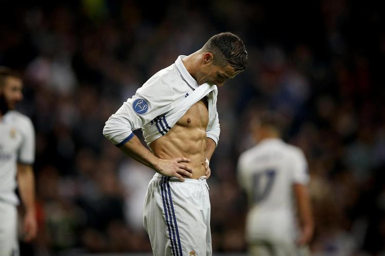 Vil han betale, blive, betales for at blive eller ...? Cristiano Ronaldo er kommet i modvind på grund af sine skatteforhold. 