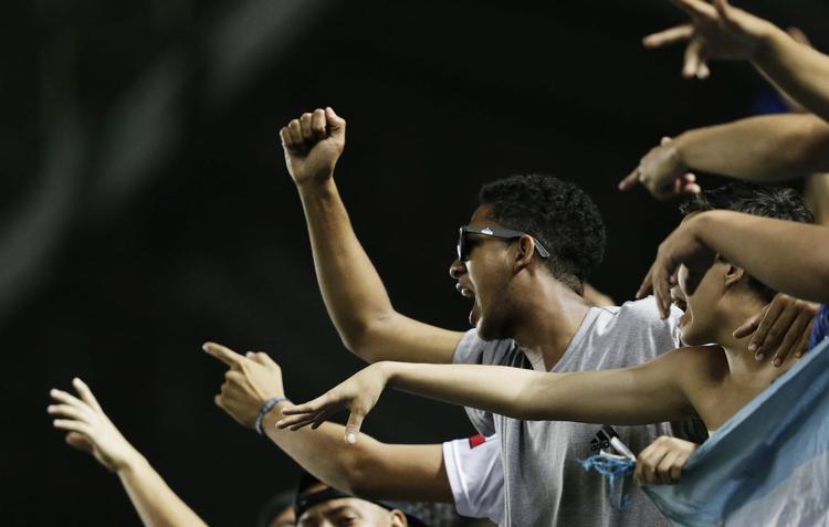 Ved du, hvad det vil sige at elske? Spørg en fodboldfan. 