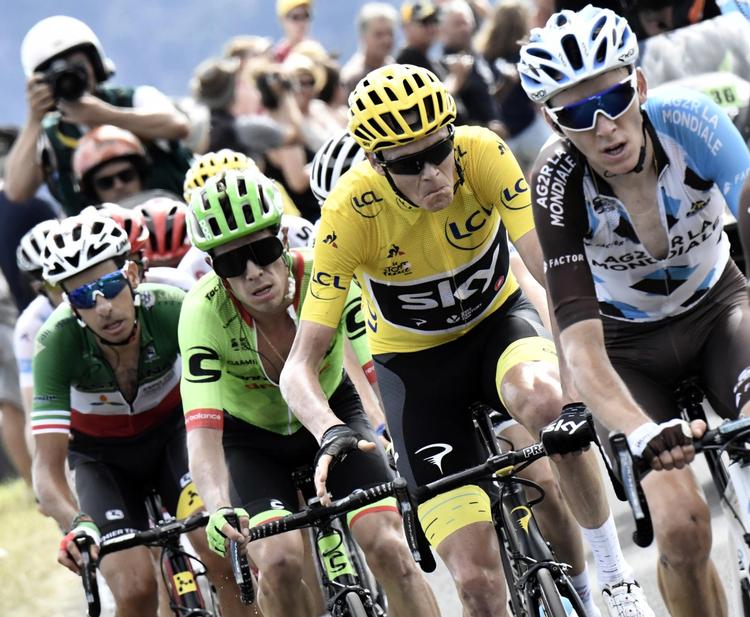 Fabio Aru (tv.) fik i sidste uge kritik for at angribe Froome (i gult) på et upassende tidspunkt. Rigoberto Uran og Romain Bardet (th.) er de øvrige sandsynlige vindere af årets Tour de France. 