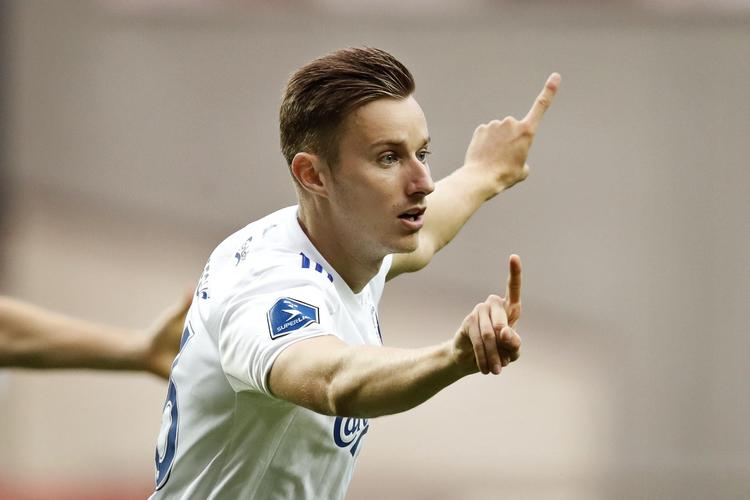 Slovakken Jan Gregus scorede og blev vist ud - for tredje gang - da FCK gik videre. 