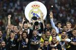 Tirsdag aften løftede Sergio Ramos trofæet, efter at Real Madrid havde vundet den europæiske supercup over Manchester United med 2-1 – det var den spanske klubs ottende internationale titel siden 2014. 