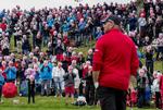 Stående ovationer og hans eget ansigt i tusindvis mødte Thomas Bjørn, da jubilaren nåede 16. hul i Himmerland. 