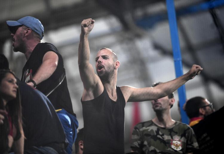 Fansene fra Montenegro var vilde og højlydte kampen igennem, men det blev aldrig nødvendigt for de kampklædte betjente med sølvfarvede hjelme under armene at skride ind. 