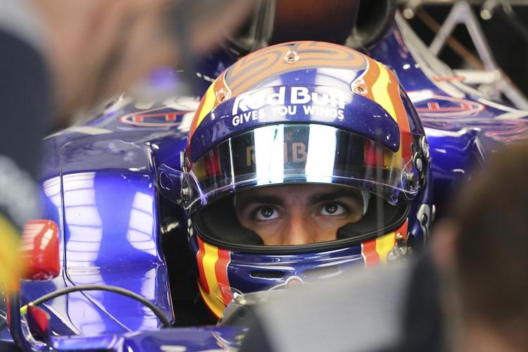 Carlos Sainz jr. var 15.- hurtigst, men skal starte som nr. 19 i sidste række på grund af en straf. 