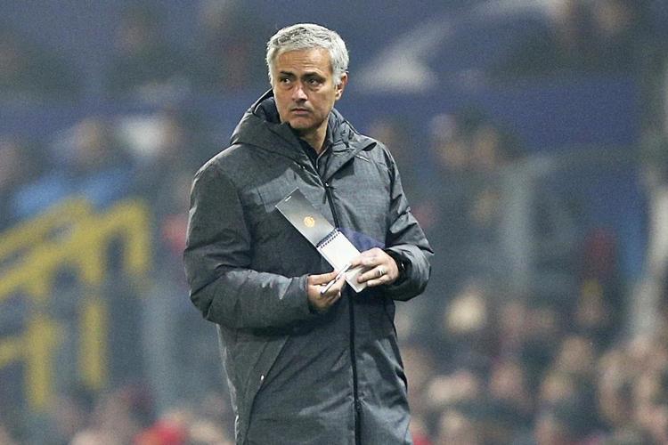 Manchester Uniteds manager Mourinho blev godt knotten efter sidste weekends nederlag til Manchester City. 