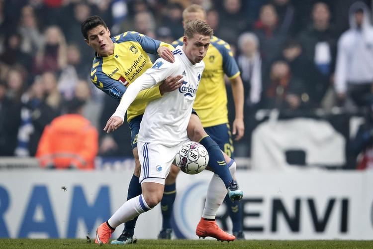 Viktor Fischer er kommet hjem for at spille for mulighed for at komme med i den danske VM-trup, der skal til Rusland om bare fire måender. 