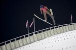 Succesrige Kamil Stoch (foto) fra Polen skal regne med stærk konkurrence fra tyske Andreas Wellinger på den store bakke. 