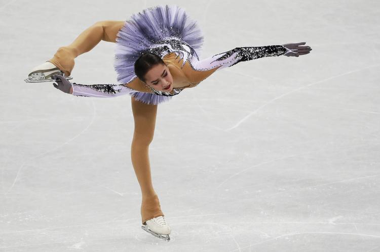 15-årige Alina Sagitova imponerede i sit korte program og fører inden friløbet. Julie Jacobson/AP