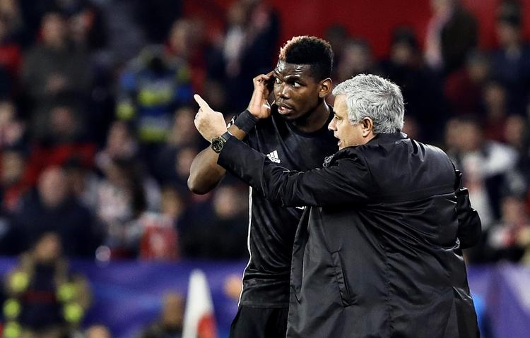 Træner José Mourinho kæmper for at finde ud af, hvordan han får det bedste ud af Pogba i Manchester United.  Miguel Morenatti/AP