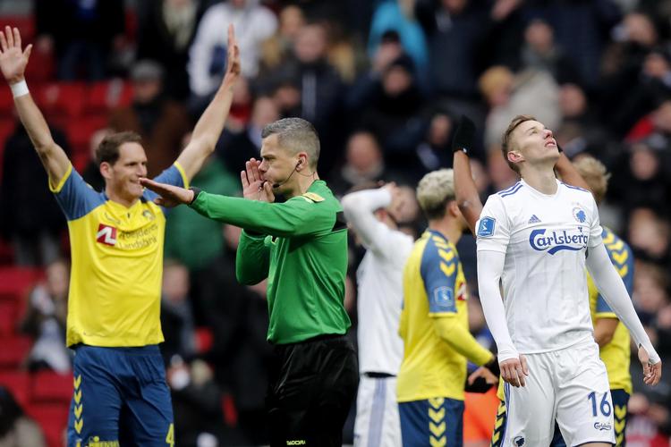  Talsmanden for Superligaens dommere, Michael  Tykgaard, ser gerne danske fuldtids- dommere. Selv ernærer hans sig som  politimand og er netop kåret som årets dommer.  Foto: Jens Dresling /Ritzau Scanpix