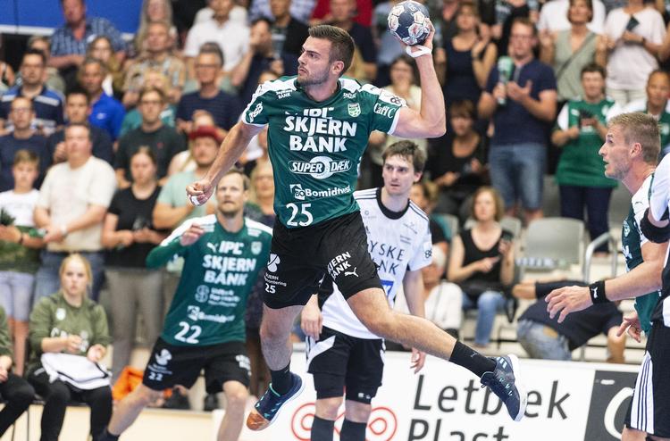  Skjerns norske spiller Eivind Tangen var mr. 100 procent med 9 mål på lige så mange forsøg.   John Randeris