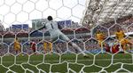 Peru Paolo Guerrero var hård ved Australien. Angriberen  sørgede med et oplæg og sin 35. landskampsmål for at Australien aldrig var i nærheden af den sejr, de desperat havde brug for.  Foto: Martin Meissner/AP Foto: Martin Meissner/AP