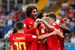 Hazard, De Bruyne, Fellaini og Lukakus arme ses i fejring af en scoring med Japan. Fire belgiske landsholdsspillere, der henholdsvis har flamske, vallonske, marokkanske og congolesiske rødder. /Ritzau Scanpix