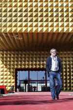 Museumsdirektør Frank Birkebæk foran Museet Ragnarock i Roskilde. 

 