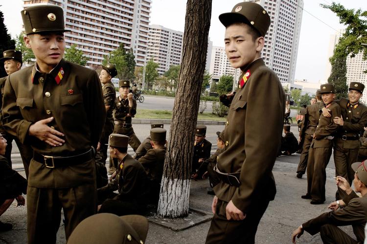 Nordkorea har brug for penge til at opretholde sit militær. 